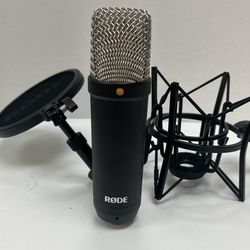 RODE NT1/P48 Condenser Microphone Mic  Kit w/ Shock Mount & Pop Filter – Clean