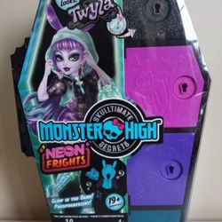 Monster High Neon Frights Twyla Skullmate Secrets 