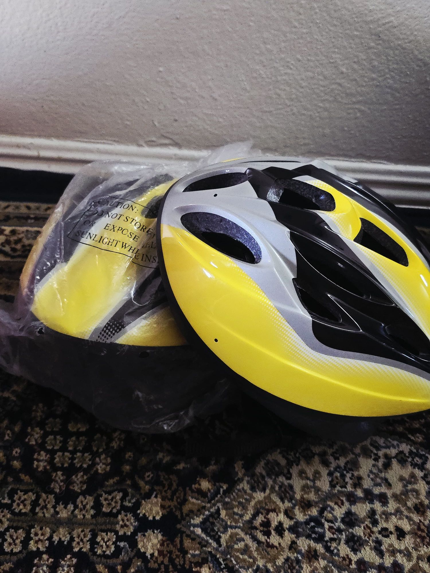Fnyoxu Bike Helmet for Adult Men and Women,Ages 14 and Up with Suggested Fit 58 to 62cm/22.8 to 24.4Inch,Lightweight with Adjustable Side and Chin Str