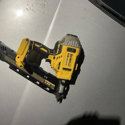 Dewalt Framing Gun 21degree DCN21PL