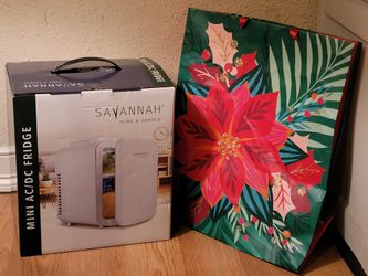 MINI FRIDGE SIZE 9.8 X 7.3 X 10.7 " . REFRIGERADOR PEQUEÑO 