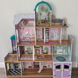 4 Story Doll House / Barbie Dream house