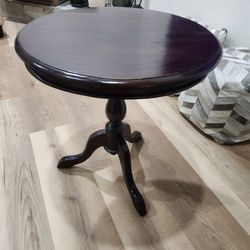 Round Mahogany Side Table / End Table