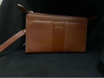 BURBERRY CLUTCH