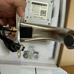 Touchless Bathroom Faucet with Automatic Sensor Function, Bathroom Sink Faucet with Hole Cover Plate