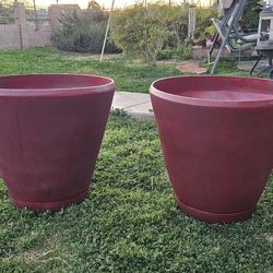 **2 big thick resin pots **