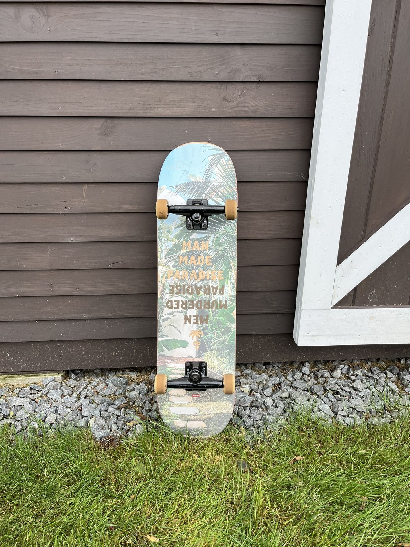 Globe Skateboard Complete G1 Man Made 8.375" x 32" Paradise 14.25" WB