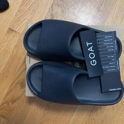Yeezy Slides Onyx READ DESCRIPTION 