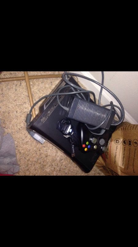 Xbox 360 with remote and all connections