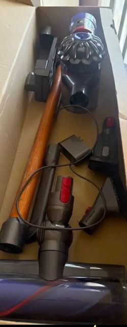 Dyson V8 Vacuum