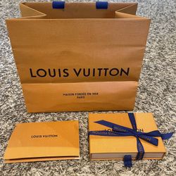 Louis Vuitton LV unisex card holder AUTHENTIC brand new witb papers and receipt.