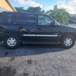 Black GMC Yukon 
