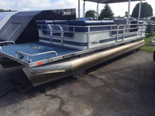 2000 weeres pontoon w/ sun deck 24’