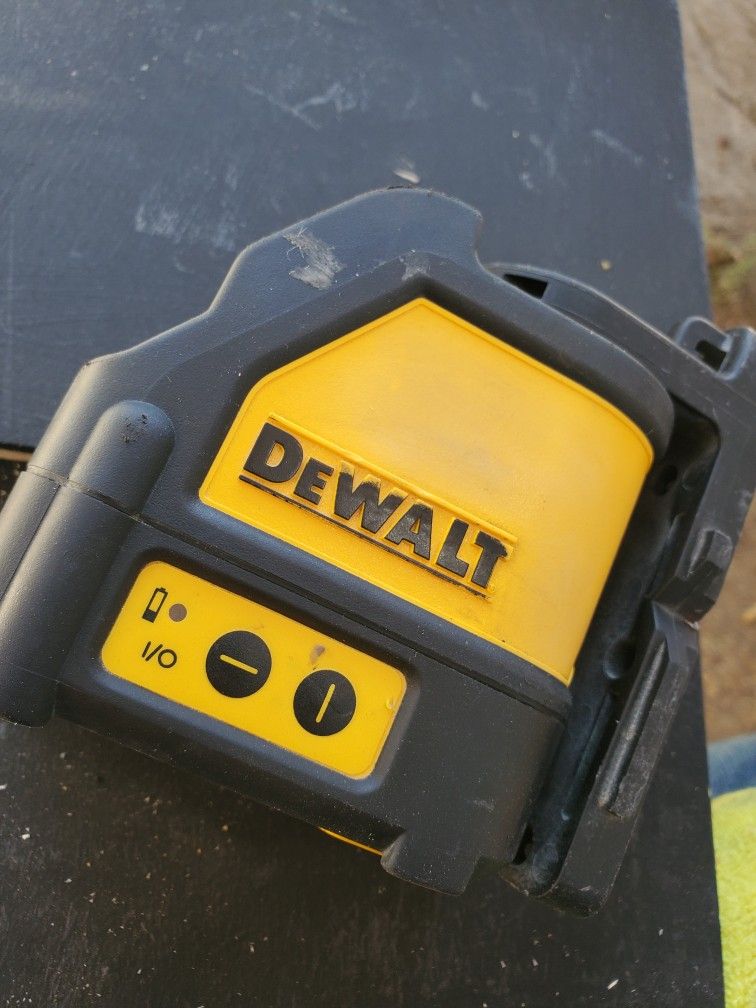 Dewalt DW088 Red cross Line Laser (Needs Batteries)
