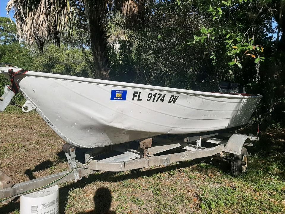 12 ft V Hull Jon Boat with a brand new SPS swamp Runner Mud Motor for