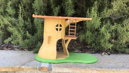 Childs toy calico critter tree house