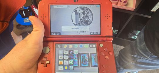 New 3DS XL w/ CFW, and Games.
