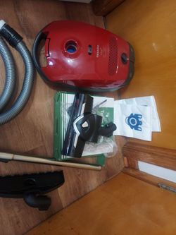 Meile canister vacuum cleaner kit assembly with hose assembly wand assembly new turbo teq brush nozzle and parquet brush new and extra bags. Just tune