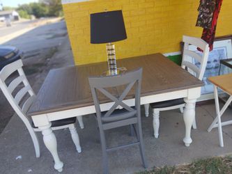 Cute Dining Table w/3 Chairs