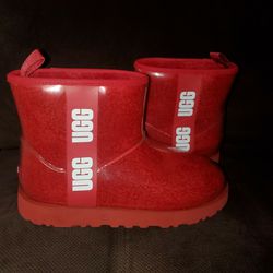 Women's UGG Classic Clear Mini Shearling Lined Boots Hibiscus Size 10 

CONDITION;  (NWOB)

NEW WITHOUT THE ORIGINAL BOX DOES HOWEVER COME WITH TAGS.
