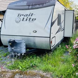 2014 Trail Lite Trailer w/Slide Out