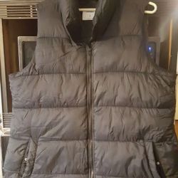 Old Navy Women's Puffer Vest Black 