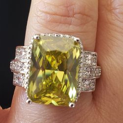 S925 Posts Size 6 Lime Green Color Brilliant Zirconia With Clear Paved Zirconia 