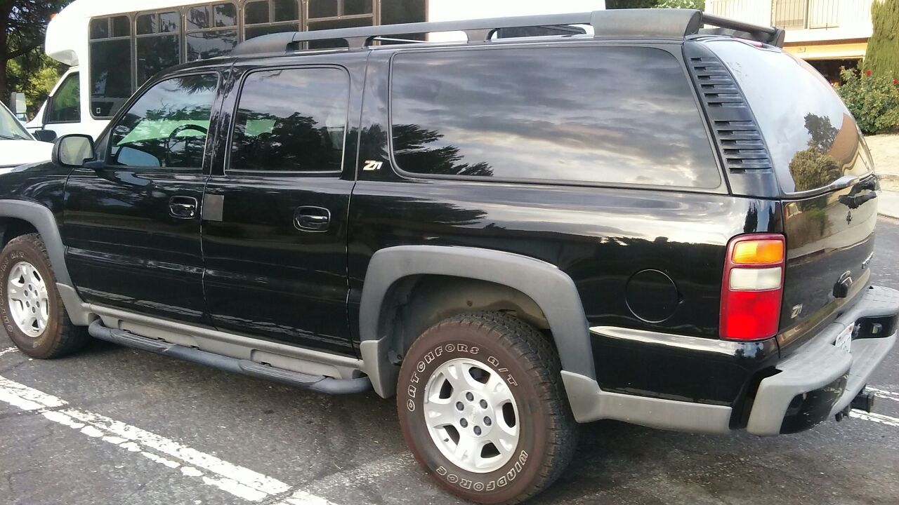 2003 Chevy suburban z71 sunroof 3rd row 4x4 tow package roof rack runs great cold AC