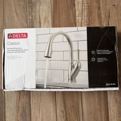 New Open Box Delta Classic Pull-Down Kitchen Faucet (Stainless Steel) - Model 19810-SS-DST