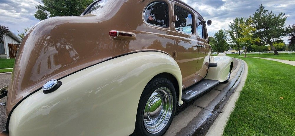 1938 Oldsmobile F38 Sedan Touring 