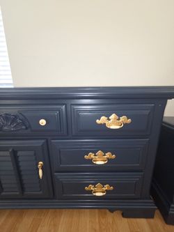 Gorgeous 3-Piece Solid Wood Bedroom Set