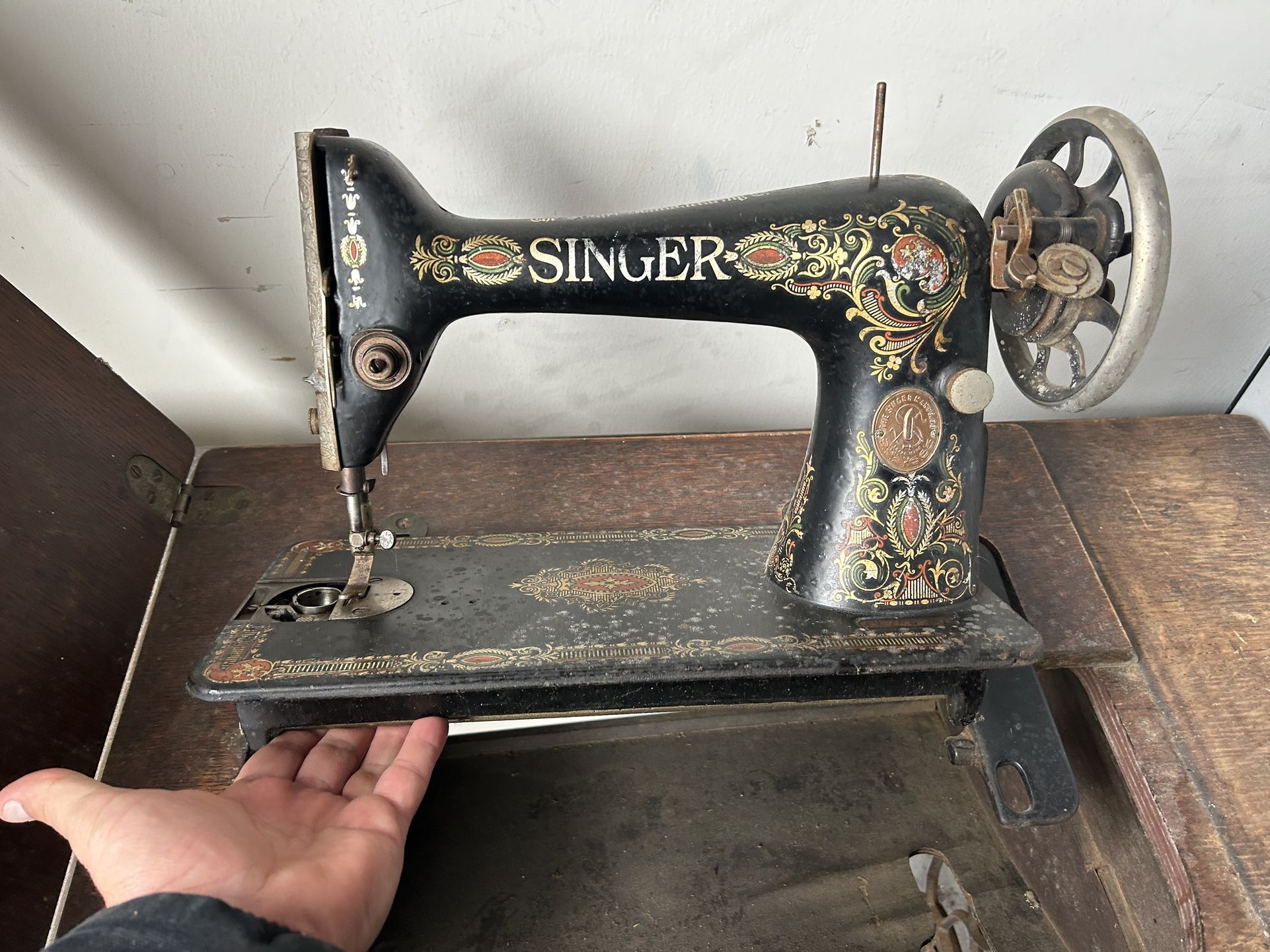 Singer Antique