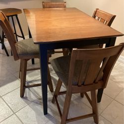 Beautiful Solid Wood High Top Table @ 5 Chairs 