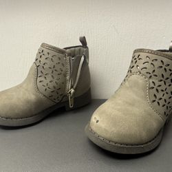 Cute Oshkosh Toddler Girl Boots - Size 6M