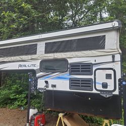 Palomino Real-Lite SS1600 Camper