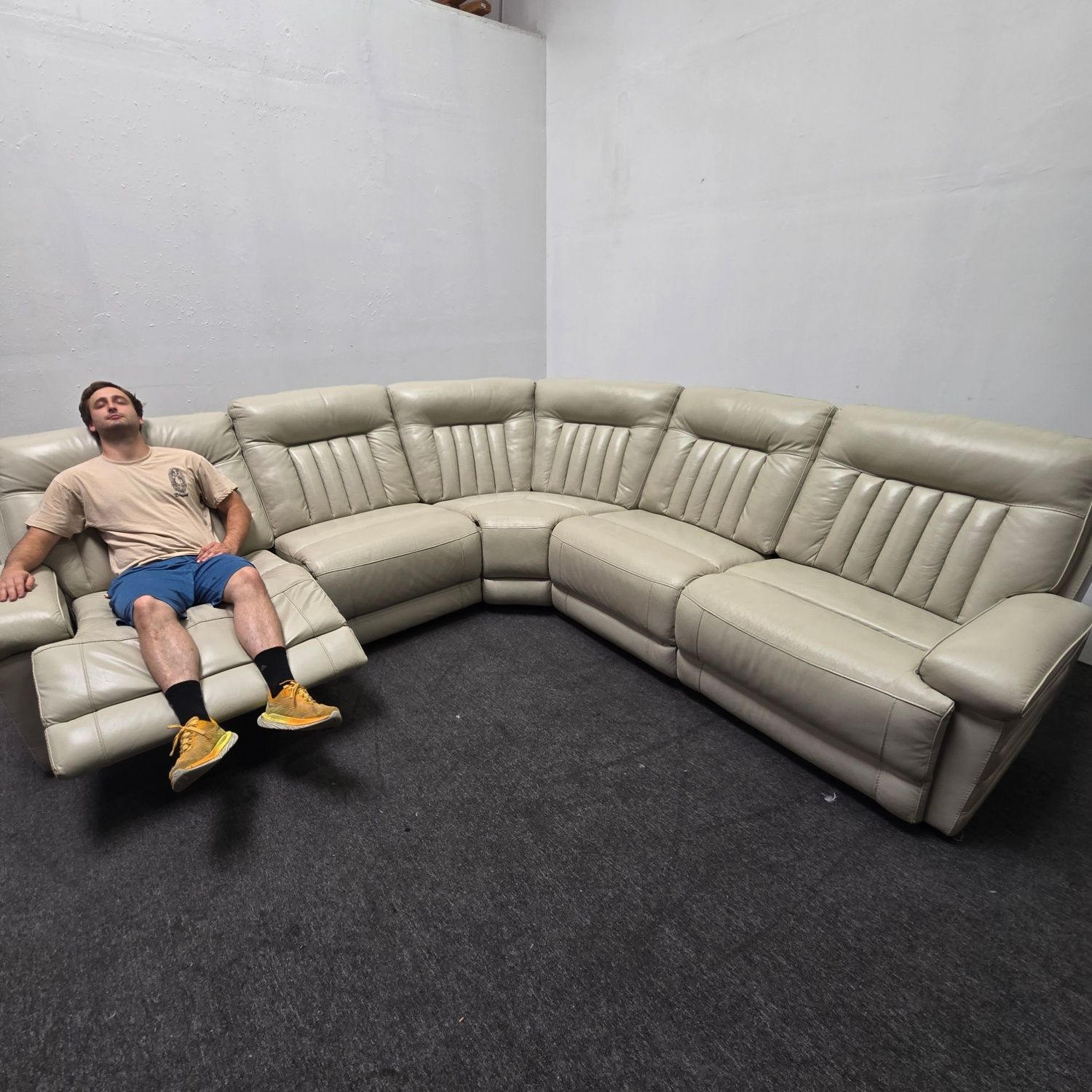 Can Deliver! $2400 OFF Like New Light Gray Electric Recliner Sectional Sofa Couch