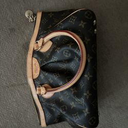 ✨ Authentic Louis Vuitton Tivoli PM Monogram Handbag – Classic Style