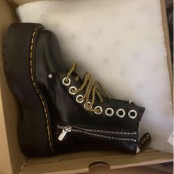 Dr Marten Jadon Max Boots Size 6 Woman