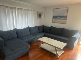 Sectional very nice comfortable couch
