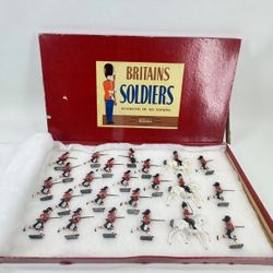 W. Britains Soldiers: Set No. 2036 with 23 Pieces