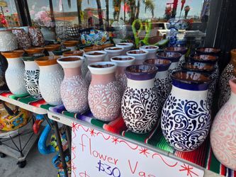 Tenemos lindos floreros  para centros de mesa $30 cada uno