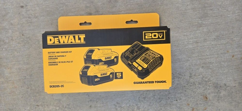 Dewalt 20v Batteries 5.0 Ah And Charger Brand New