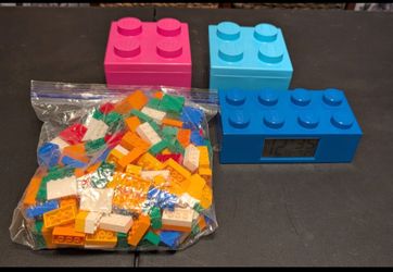 Lego Blue Clock & 2 Storage Brick Cubes Red Blue Stackable 4 Stud Box Container Bag of Legos