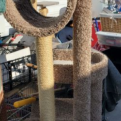 VERY LARGE CAT SCRATCHING TOWER PLAY CENTER 56" TALL