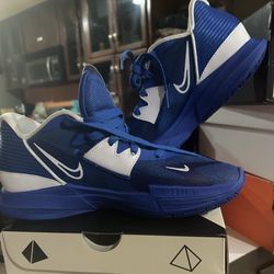 NIKE KYRIE 