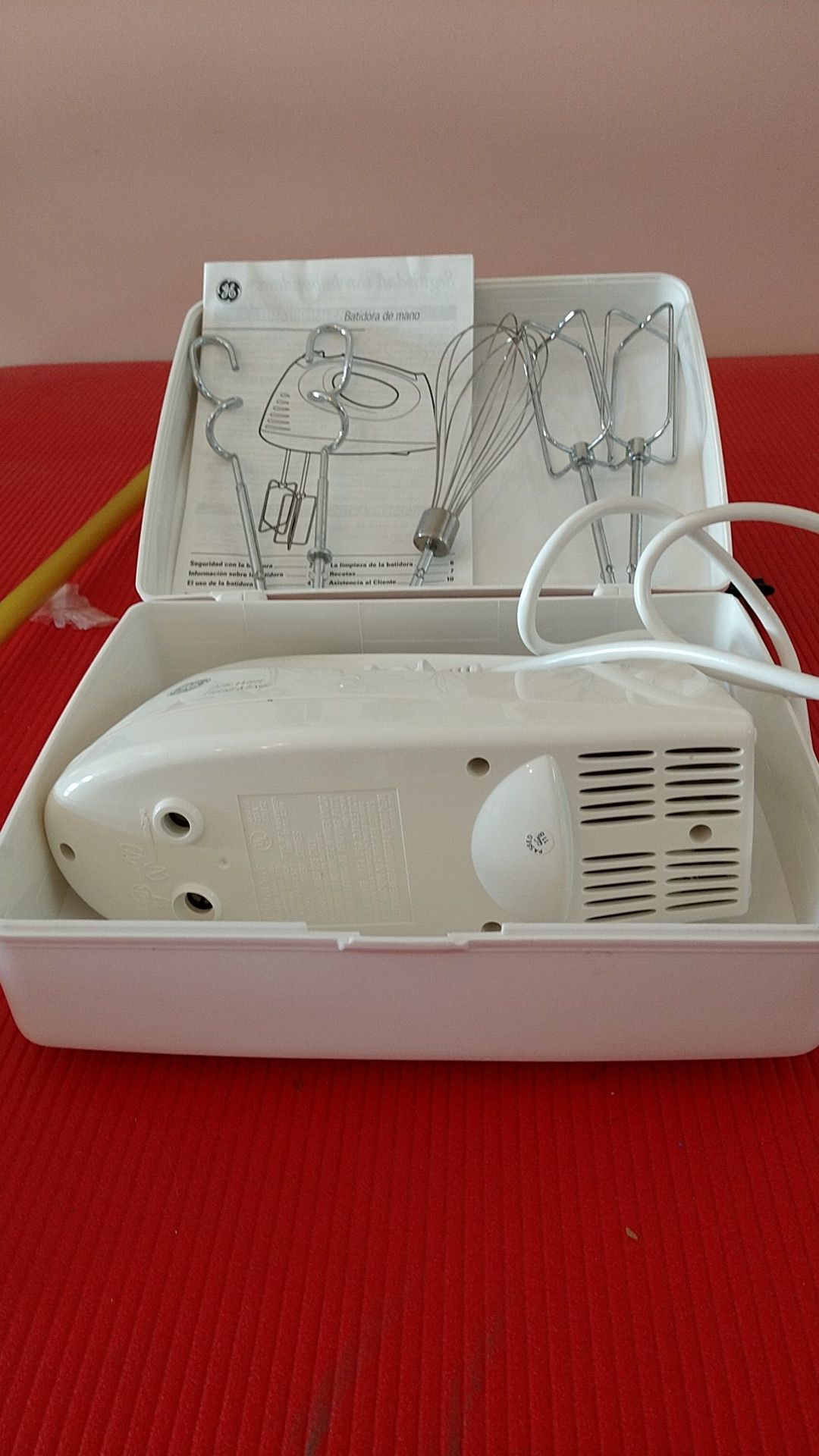 GE Electric Hand Mixer with Case 225 watt
