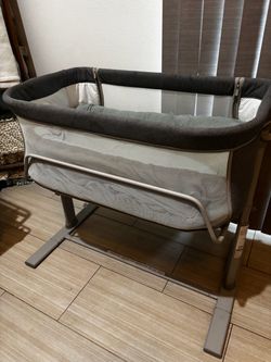 Baby Bedside Bassinet with Mesh Sides