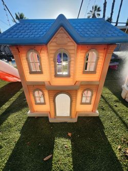 Little Tikes My Size Doll House Outdoor Doll house