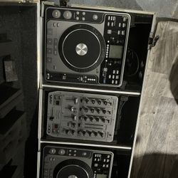 dj equipment 