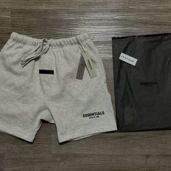 Light oat meal essential shorts